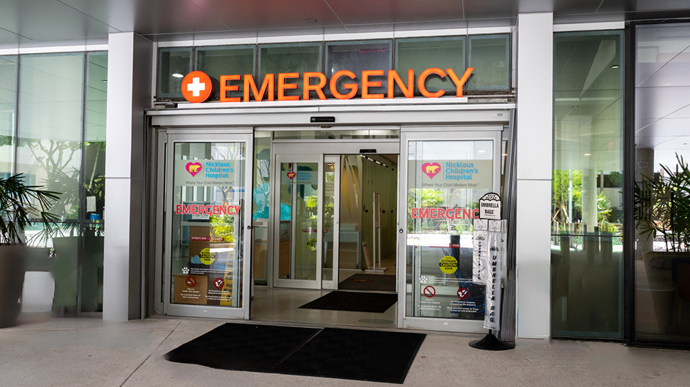 entrada al edificio de emergencias.