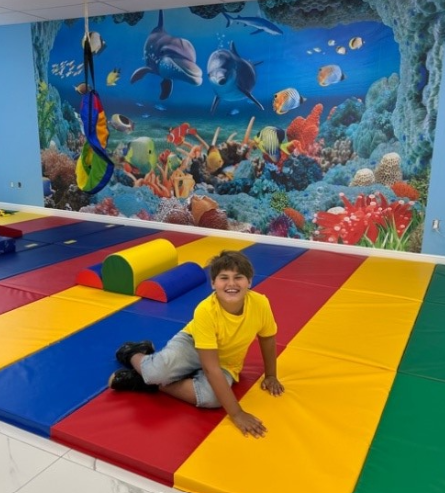 Luigi poses in front of an underwater mural